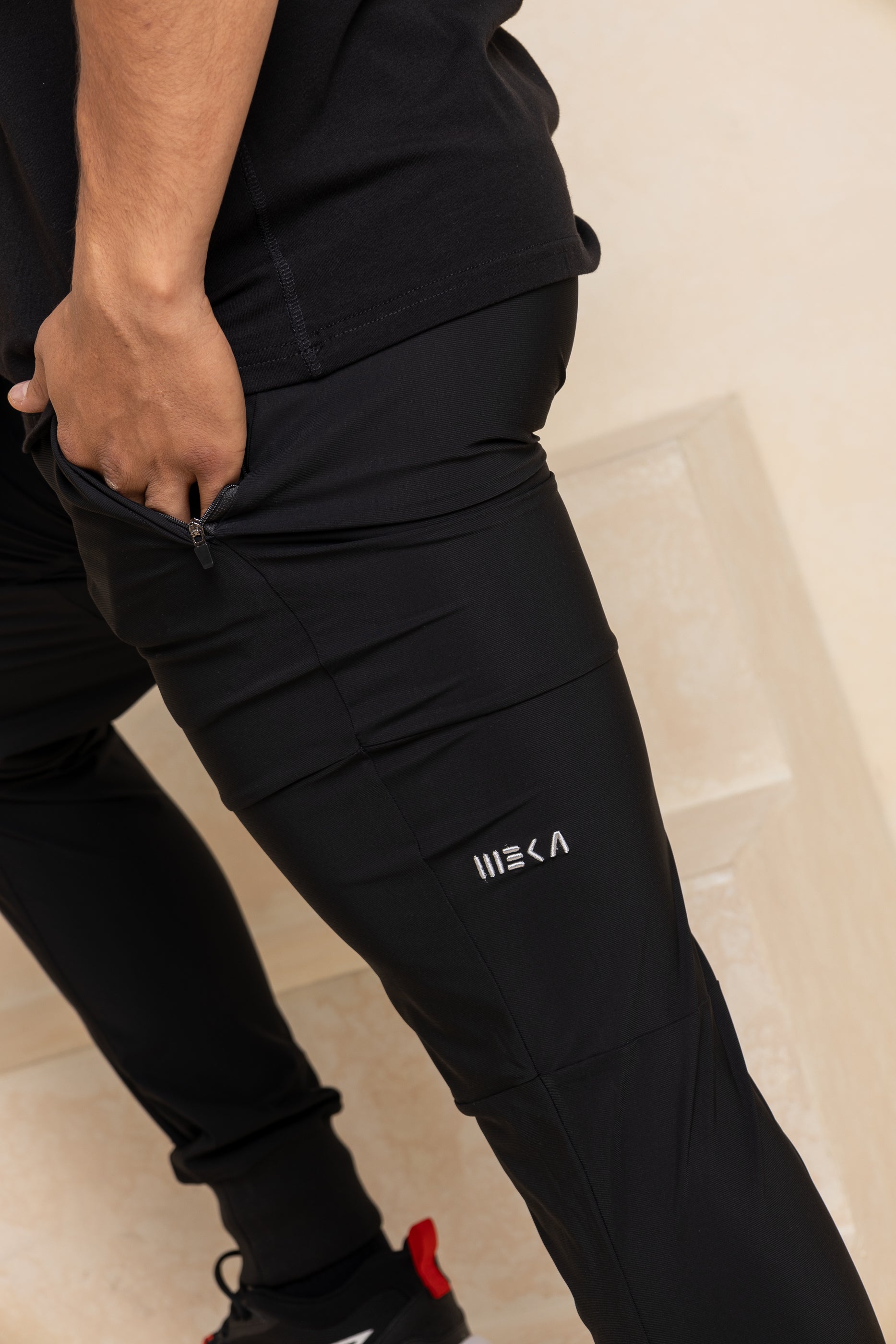 SUDADERA LICRADA NEGRA
