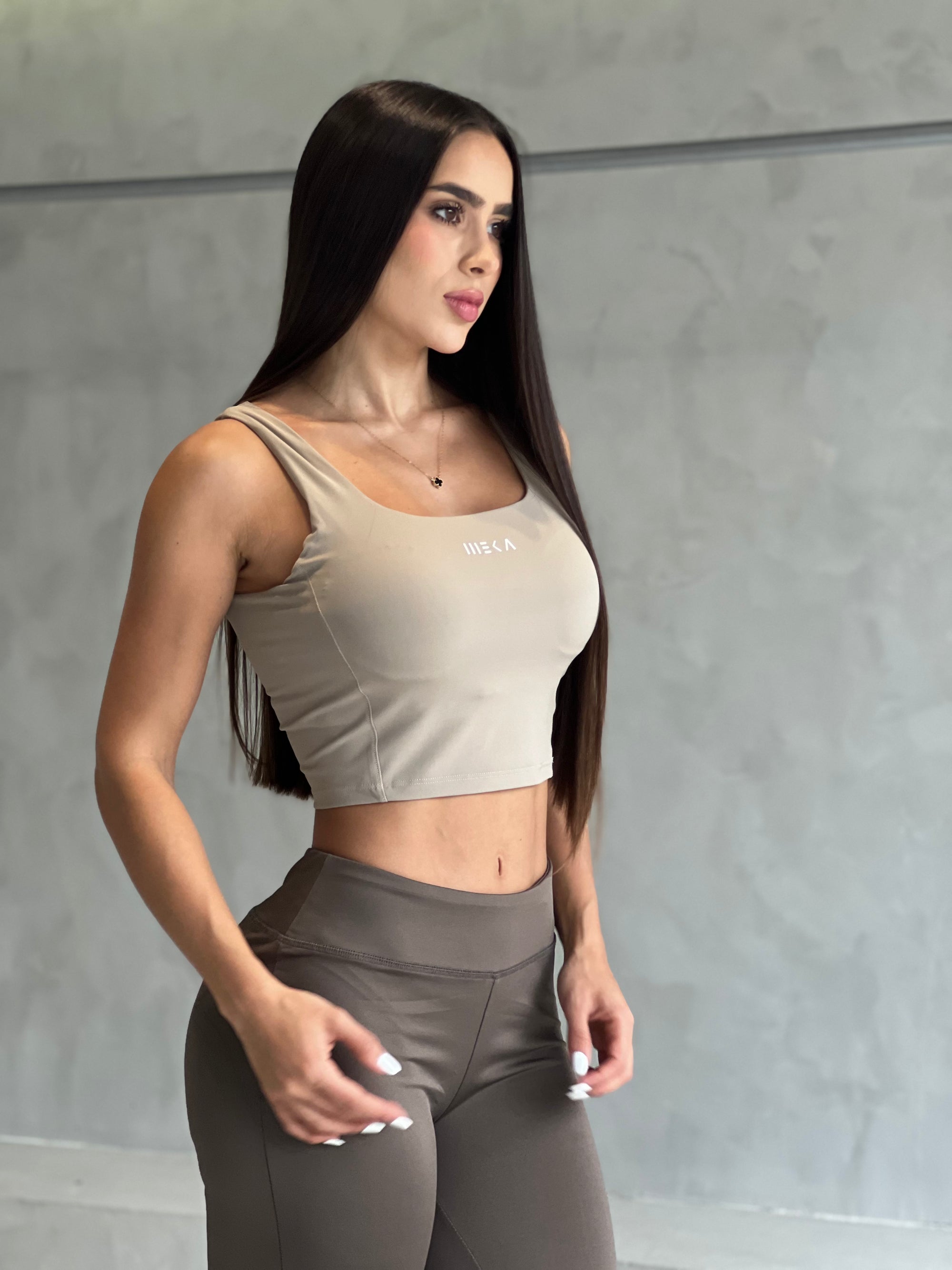 TOP DEPORTIVO TONO BEIGE
