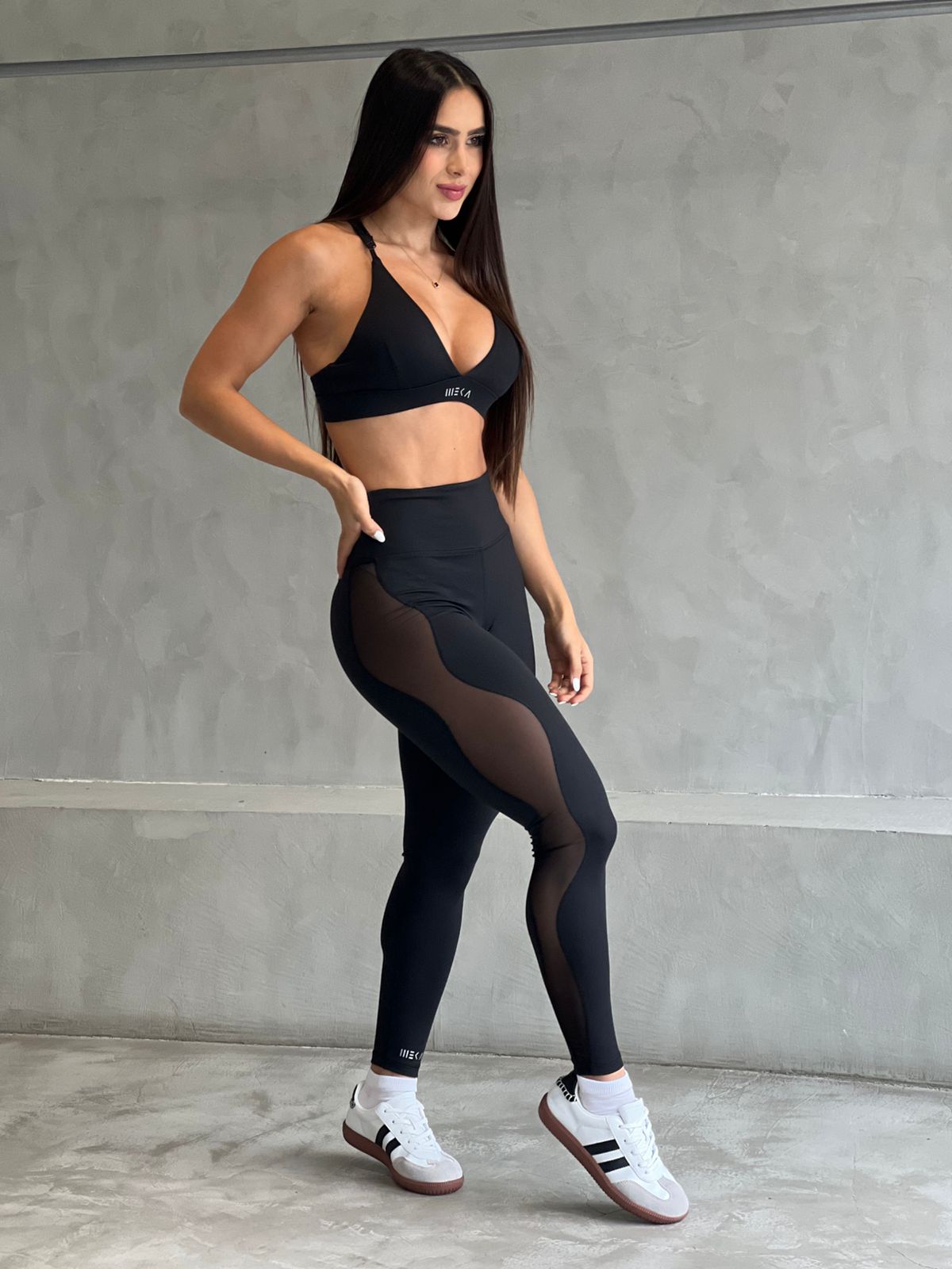 SET TOP TRIANGULO Y LEGGINS TRANSPARENCIA