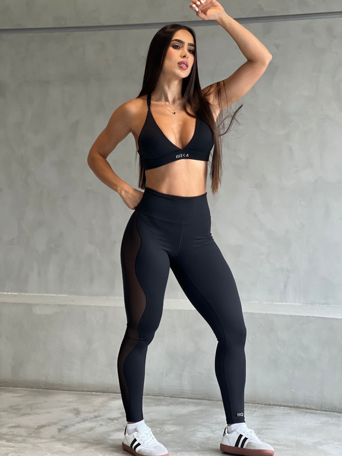 SET TOP TRIANGULO Y LEGGINS TRANSPARENCIA