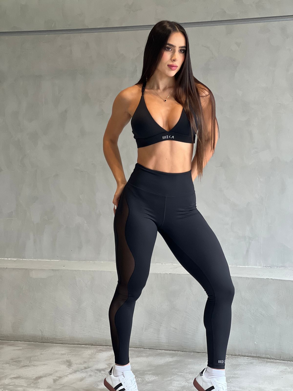SET TOP TRIANGULO Y LEGGINS TRANSPARENCIA