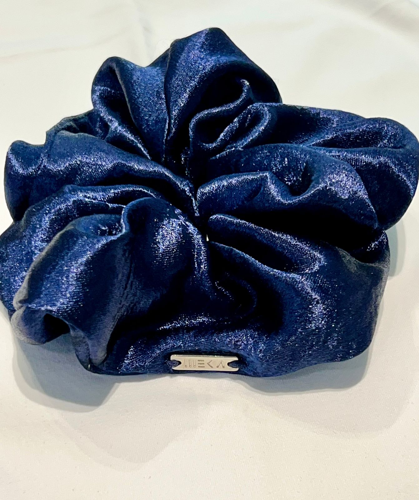 MOÑO SATIN